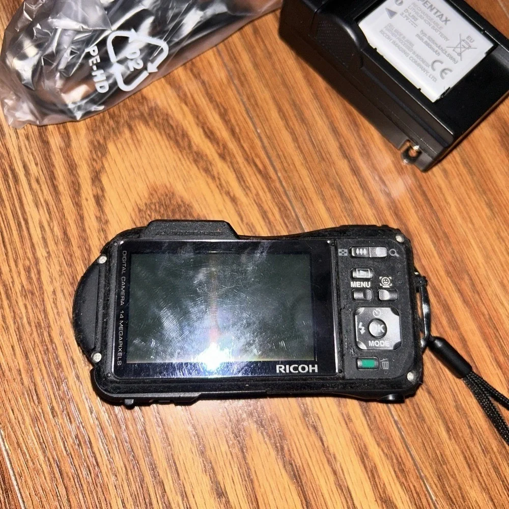 Ricoh WG WG-20 14.0MP Digital Waterproof Camera - Black - Tested W/Charger
